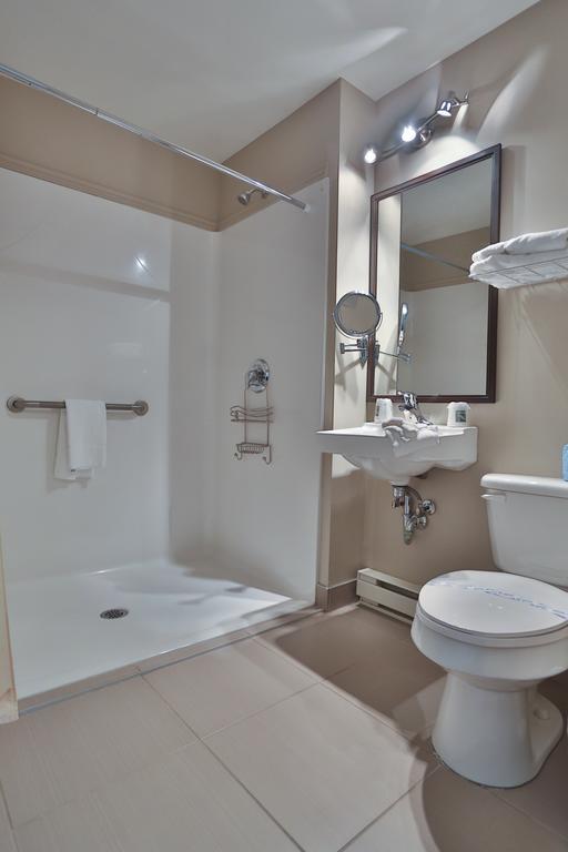 Hotel Le Versailles Saint-Sauveur-des-Monts Dış mekan fotoğraf