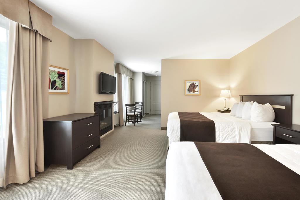 Hotel Le Versailles Saint-Sauveur-des-Monts Oda fotoğraf